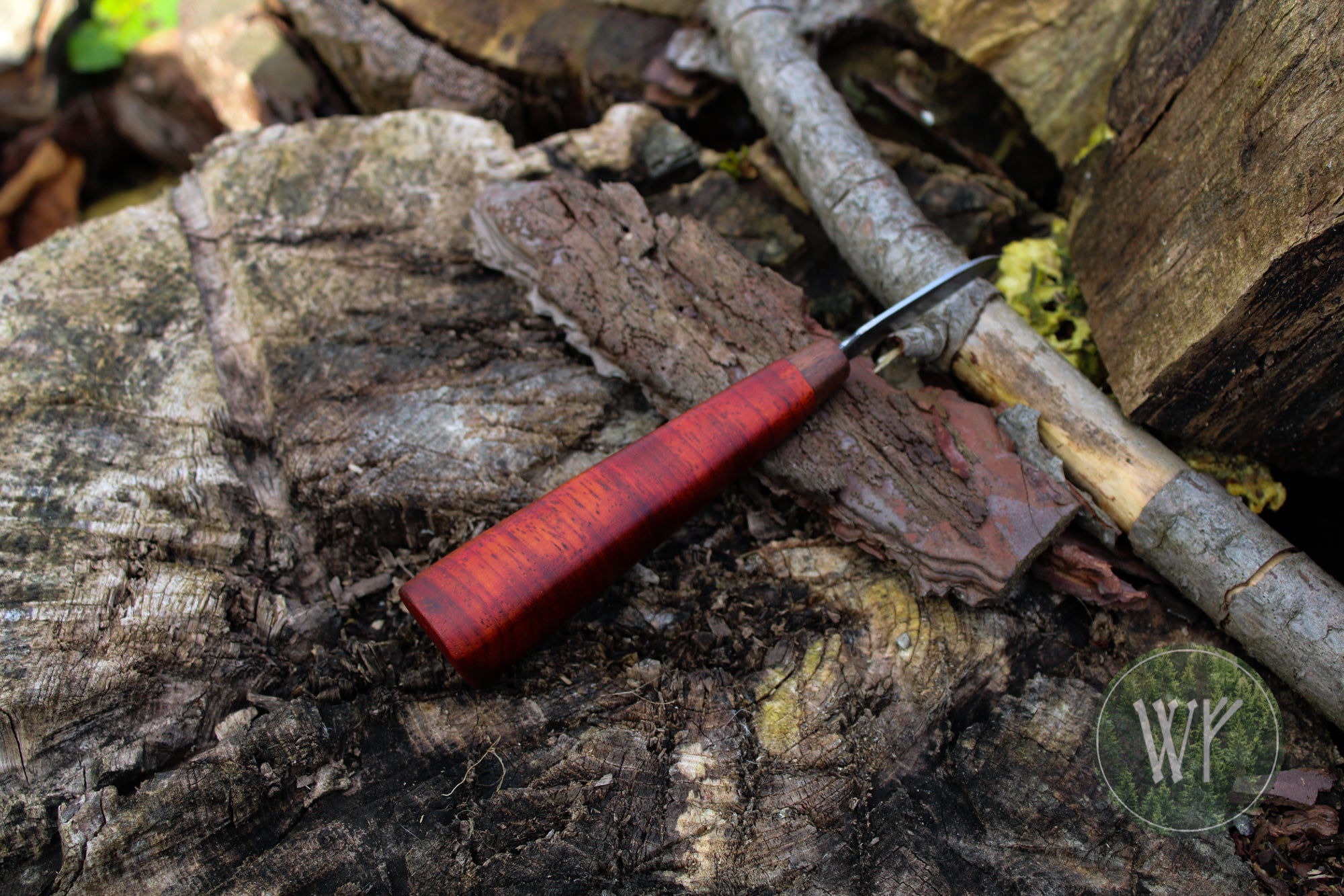 Small detail woodcarving knife with Mahogany and Rosewood